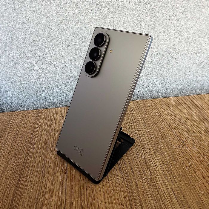 Samsung Galaxy Z Fold7 512GB Silver Shadow – гаранция + подарък калъф