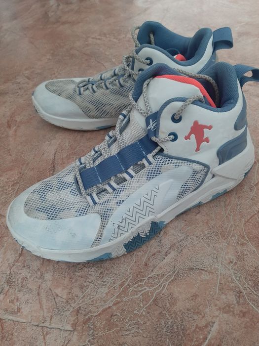 Продам кроссовки