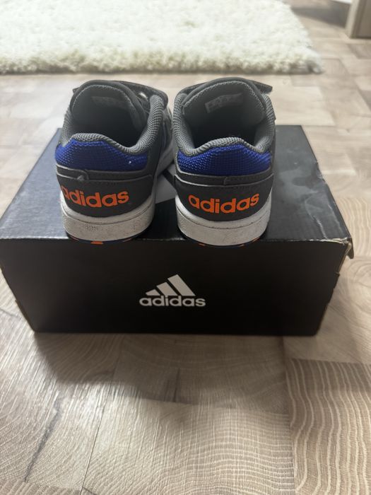 Adidasi ADIDAS nr 25