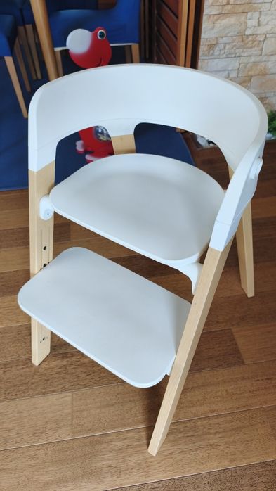 Стол за хранене Stokke Steps + седалка, възглавнички и колан.