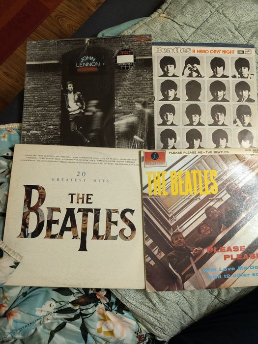 Грамофон FONICA GS-464 и плочи на the Beatles и Jonn Lennon