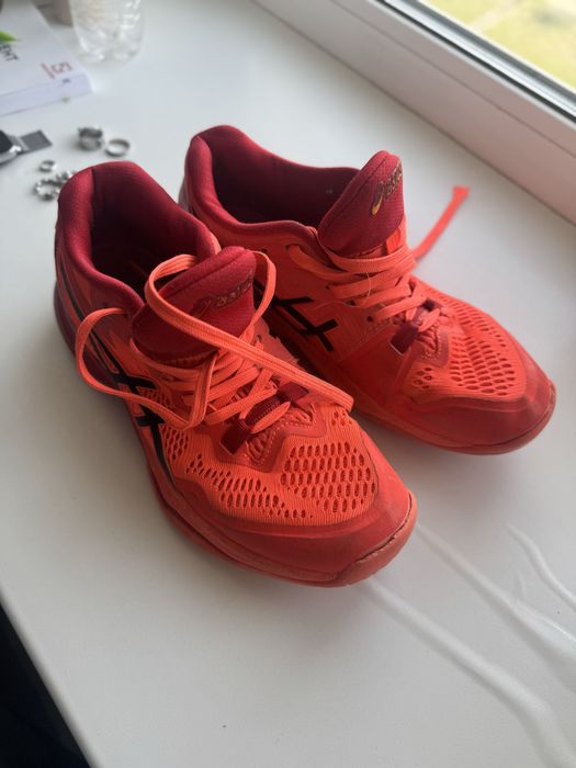 Продам кроссовки