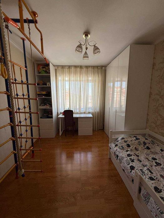 Продам 4 комнатную квартиру