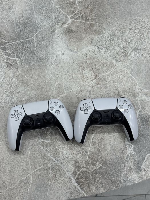 Джойстик за PS5 бял