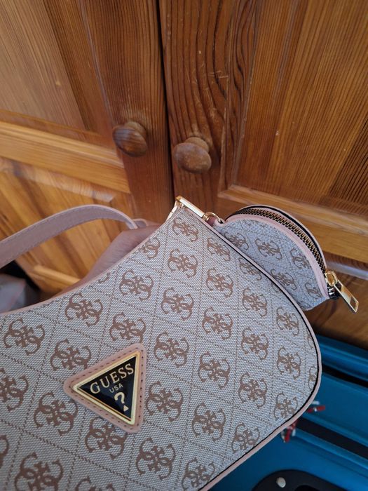 Дамска чанта Guess