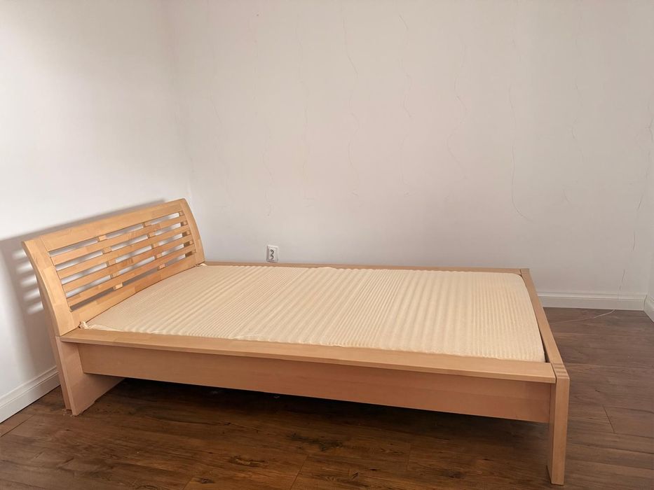 Pat  din lemn masiv