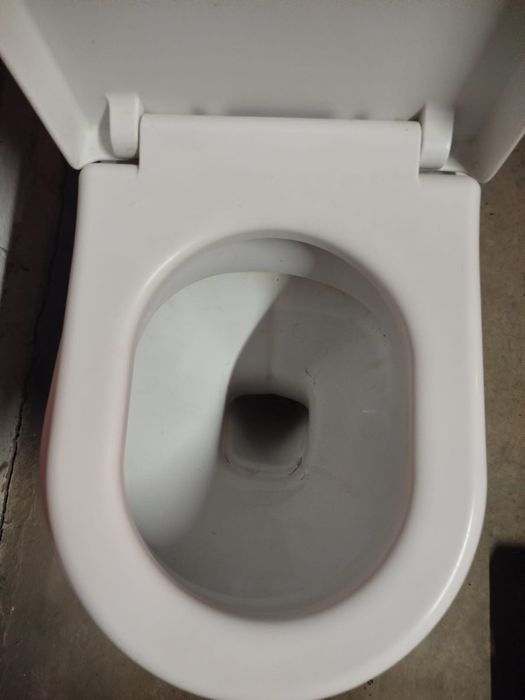 Продам унитаз б/у в отличном состоянии