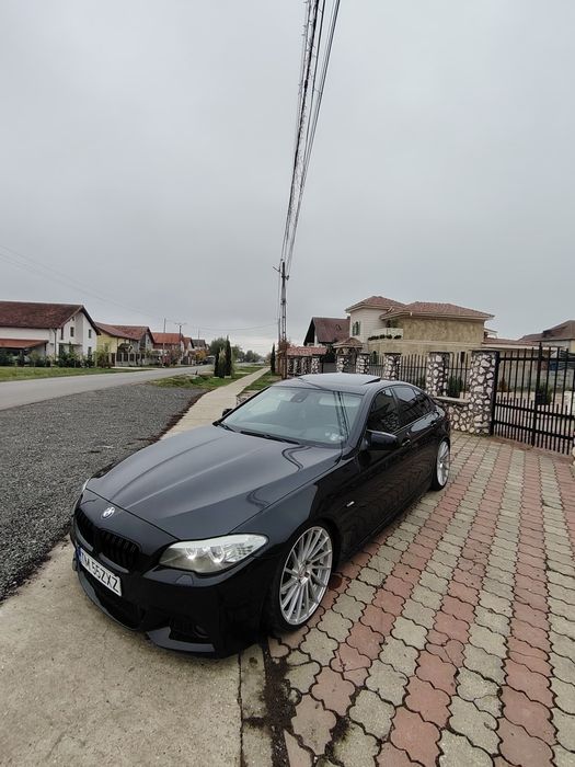 BMW F10 520dA/EURO 5/M-paket/HUD Trapa/Navi NBT/Keyless Go