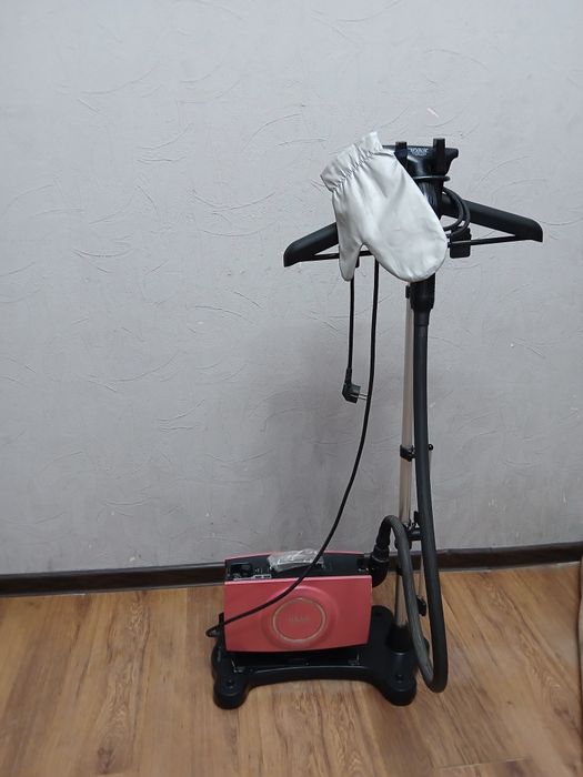 Паровой утюг в хорошем состоянии.