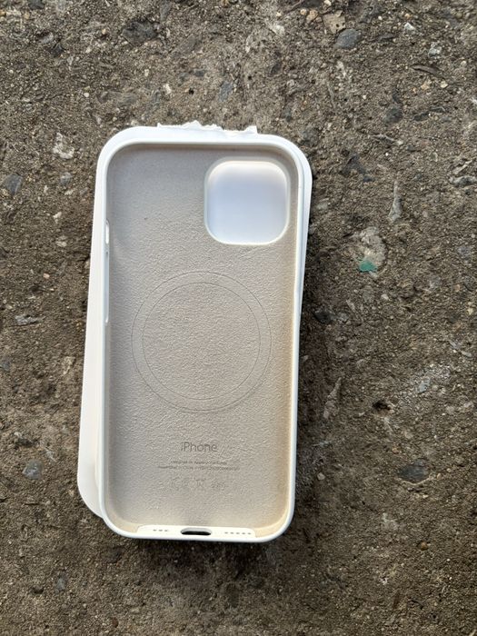 Белый чехол IPhone 15