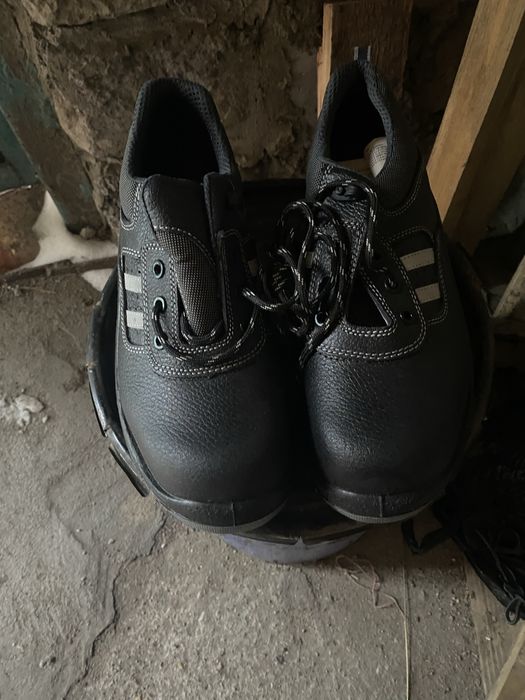 Продам           ботинки