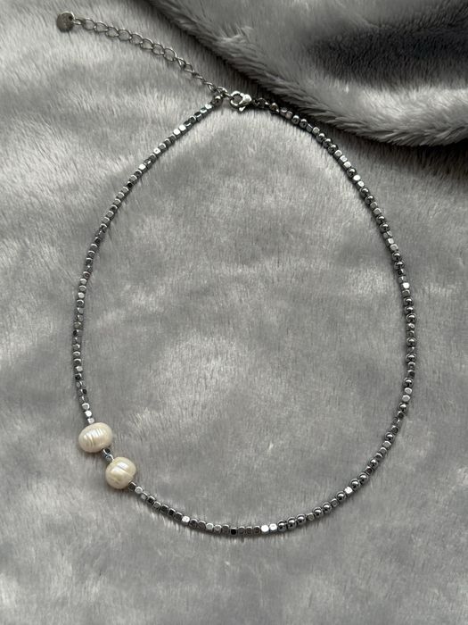 Колиета от естествени камъни,  сладководни  перли и стомана