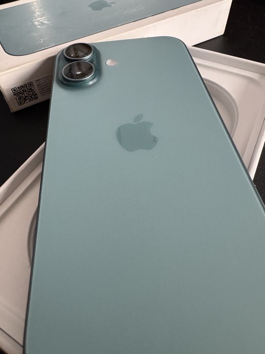 продам iPhone 16 256gb
