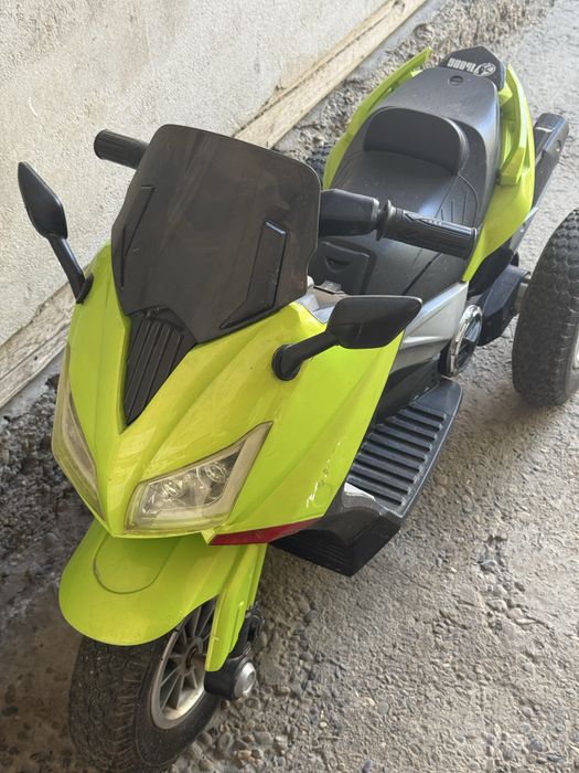 Detski mototsikl sotiladi