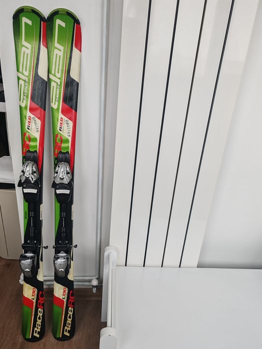 Vând schiuri 200lei