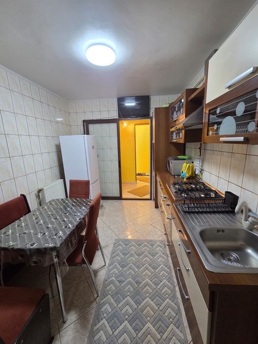 Inchiriez apartament 2 camere + parcare
