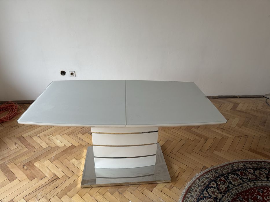 Трапезна разтегателна маса + 4 стола