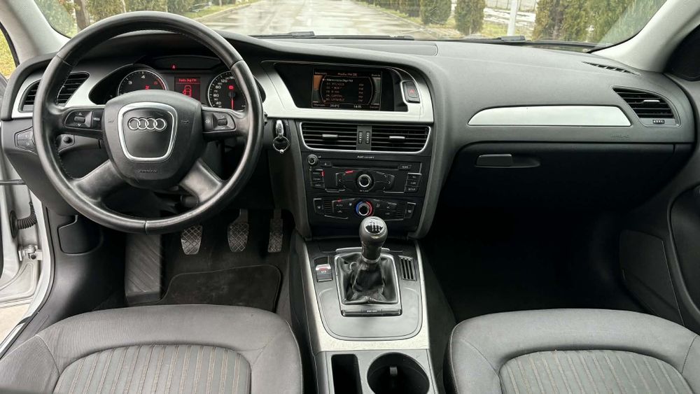 Vând sau schimb Audi A4 B8, 2008 cu duba cu 3 locuri