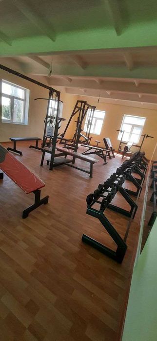 Fitnes zal anjomlari sotiladi