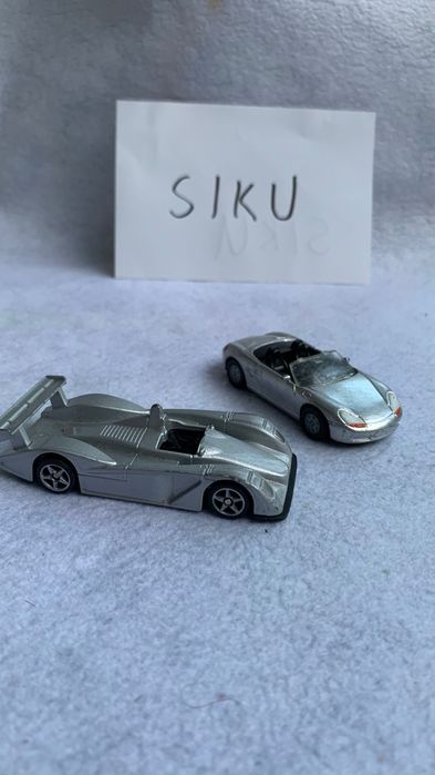 Метални колички на различни производители 1:64