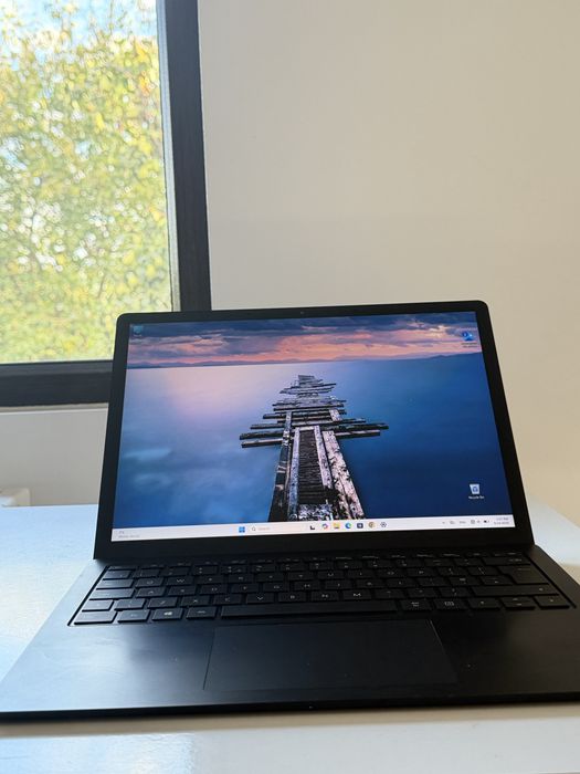 Vand !! urgent !! laptop Microsoft cu touch screen i5 gen 10th