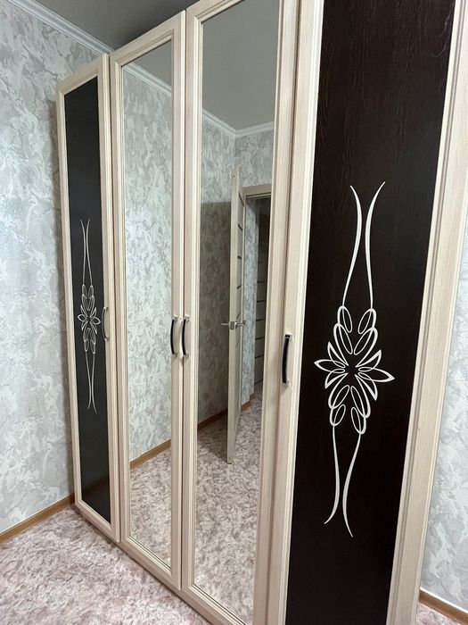 Продам шифонер .