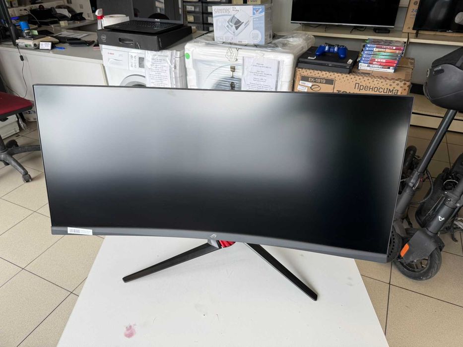 Геймърски монитор ASUS XG35VQ