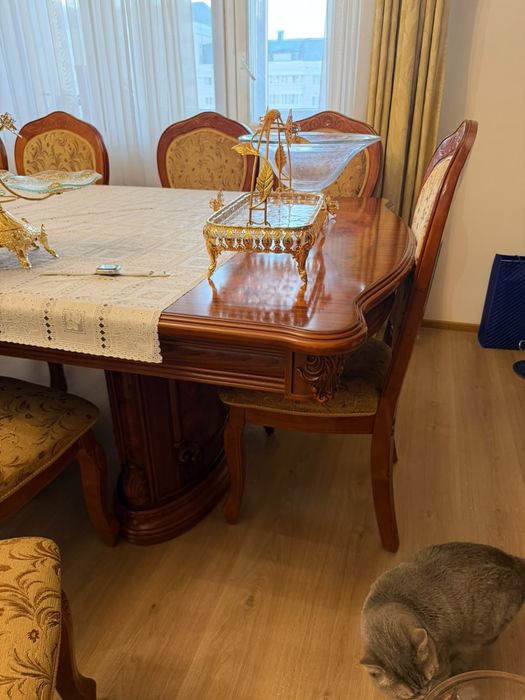 Продам стол и стулья