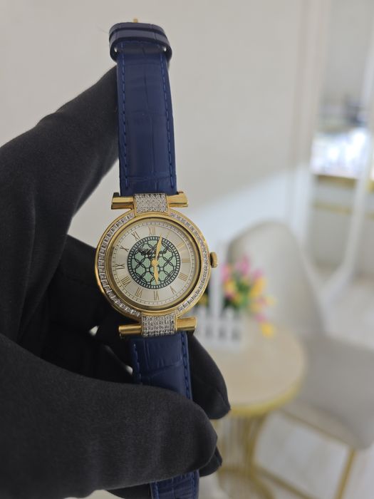 Для Элегантных Дам , золотые Chopard 750 пробы с бриллиантами!
Женские