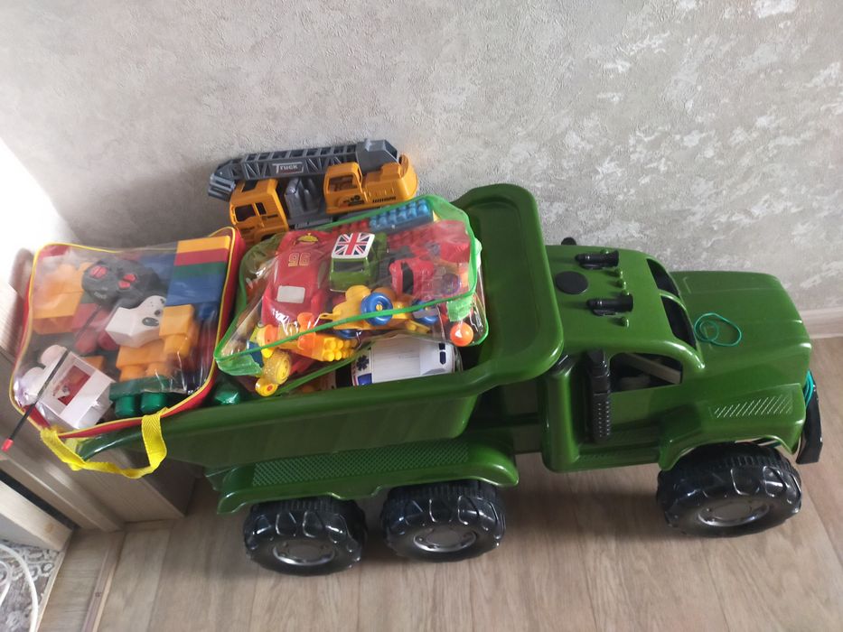 Продам машинку-грузовик