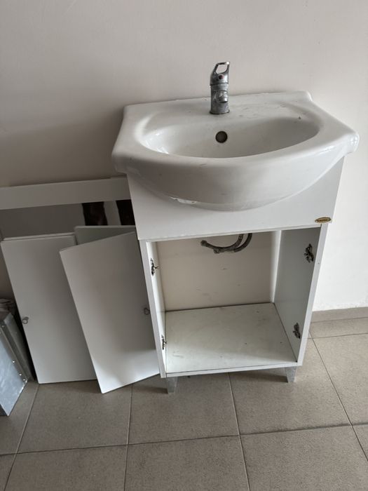 Продавам шкаф с мивка за баня
Продавам шкаф за баня с мивка, използван