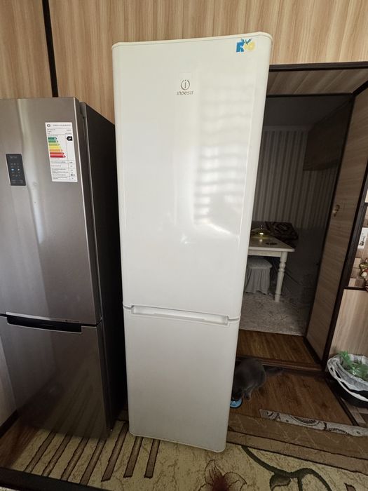 Indesit холодильник