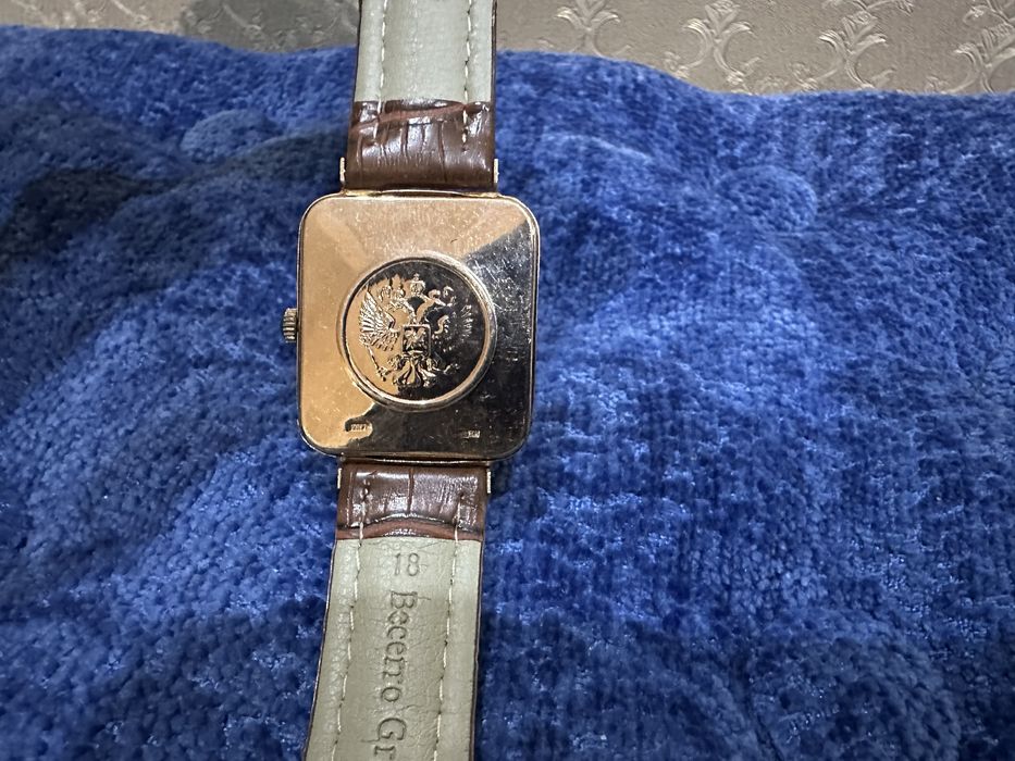 * MакТайм золотые часы с брилиантами 583 пробы со звездой смотрятся кр