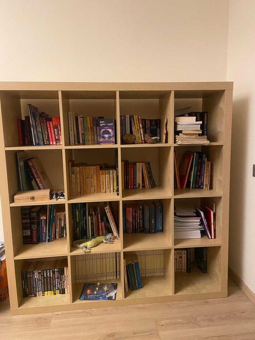 Biblioteca etajera kallax