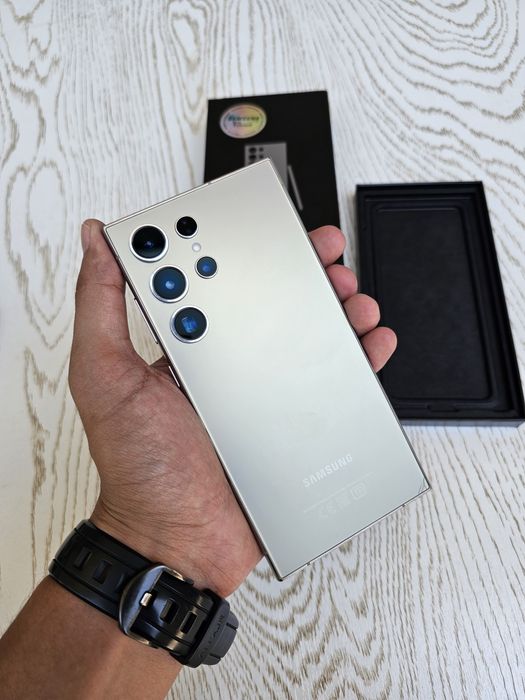 Samsung Galaxy S24 Ultra DUOS 5G. OzU 12/256 GB. Vietnam karobka bor