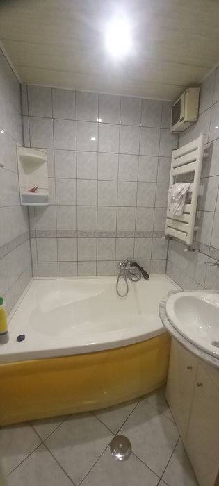 Închiriere apartament trei camere