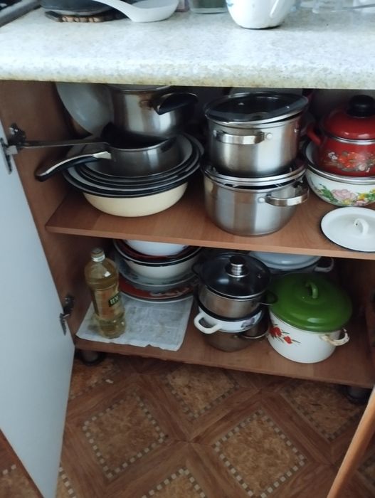 Кухонные  шкафы ,мойка, рабочие
