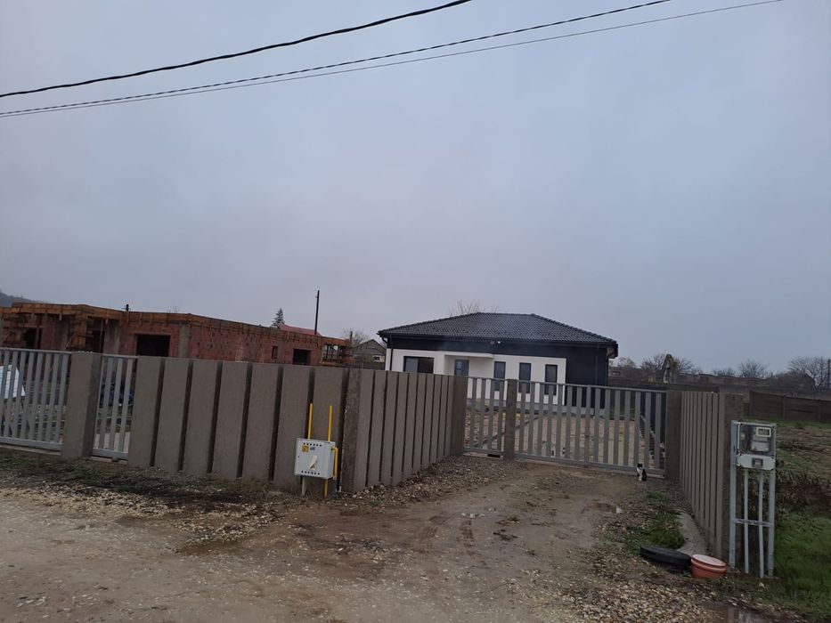 Casa moderna de vanzare