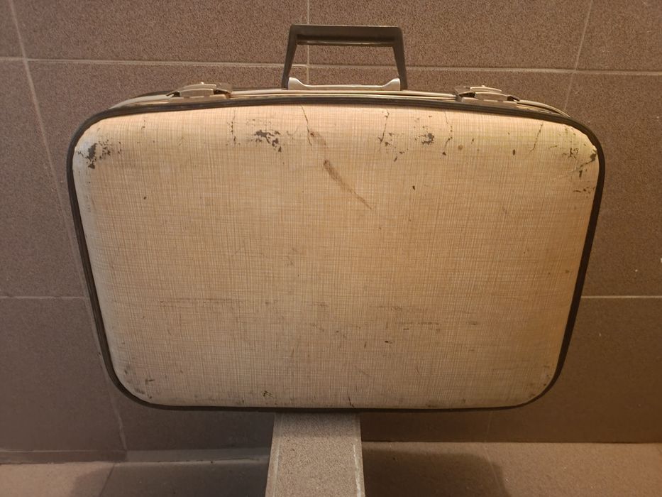 Малко винтидж куфарче