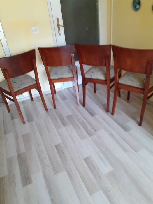 Комплект Маса и Четири столове. Цена – 80 е