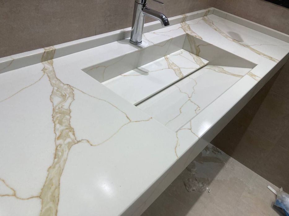 Столешницы  из акрилового камня и кварцевого камня.