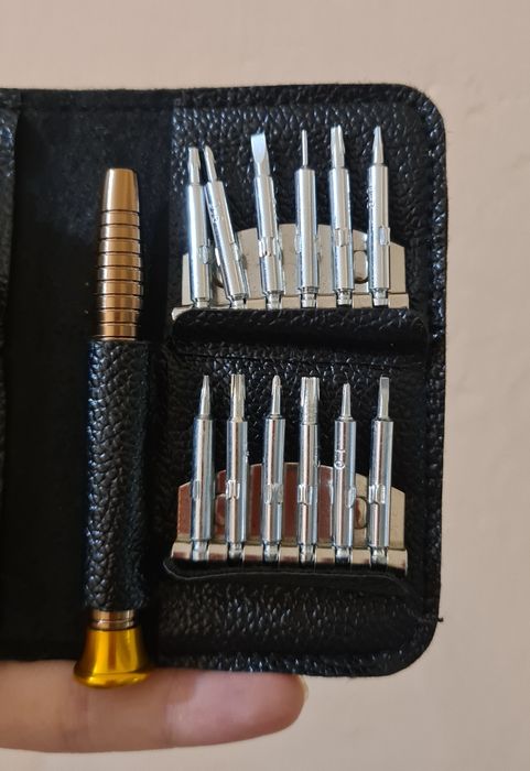 Отвертка с насадками