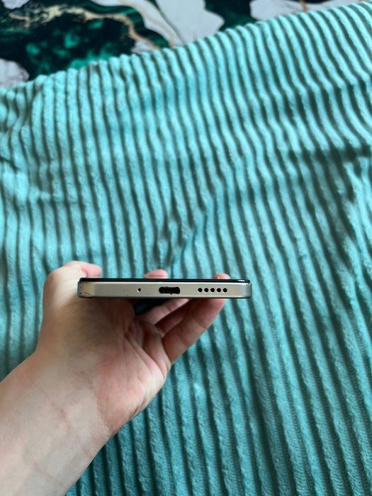 Продам телефон поко с75