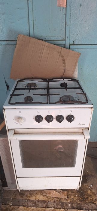 Продам газовую плиту