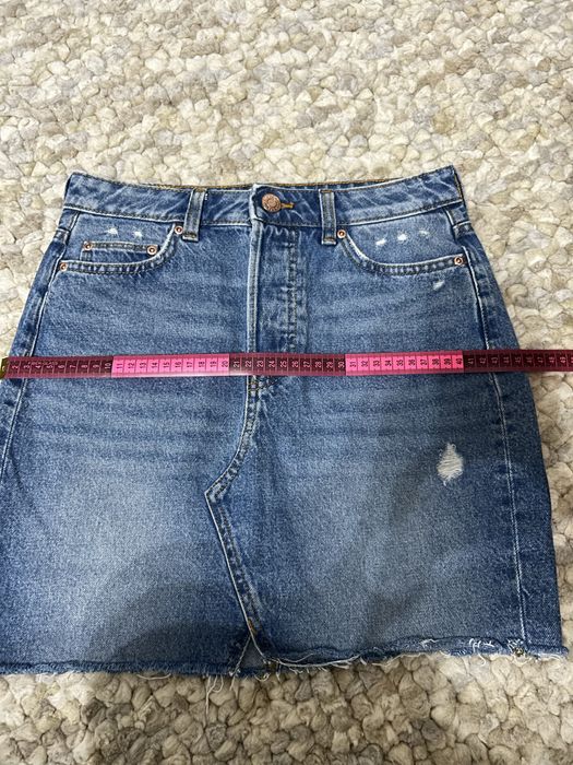 Fusta H&M, in perfecta stare+ tricou cadou si brosa .