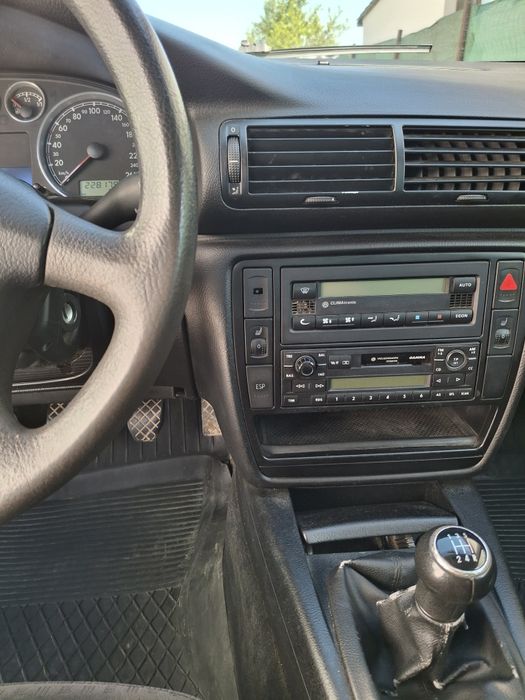 Volkswagen Passat 2003 1.6 benzină-stare bună ,acte la zi.