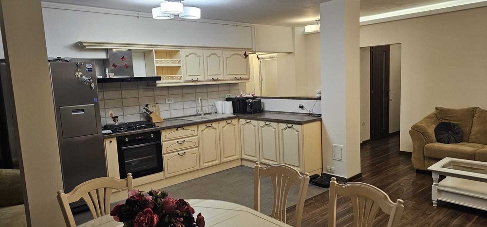 Inchiriez apartament 4 camere zona Victoria intersectie Emag