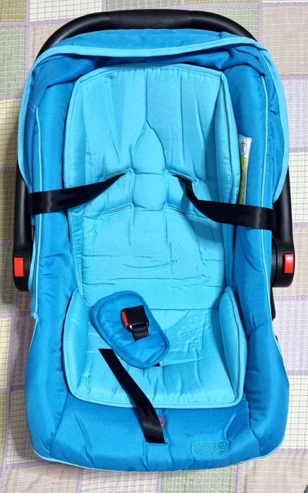 Scoică auto bebe 0–13 kg (Grupa 0+) cu copertină – stare excelentă