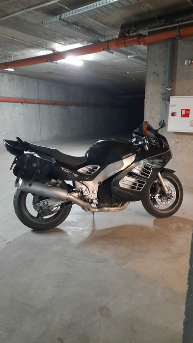 Suzuki RF 900 R перфектно