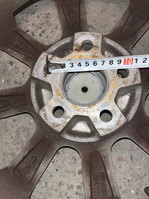 джанти с гуми 195/60 R15 за ТОЙОТА AVENSIS 2001 COMBI